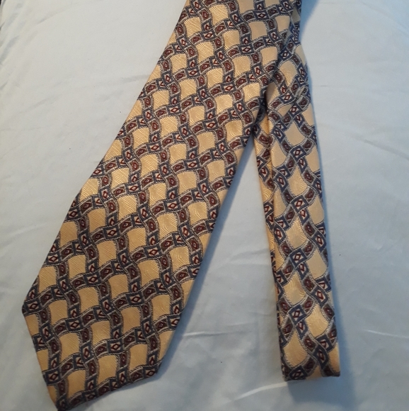 Geoffrey Beene Gold Silk Tie - Picture 1 of 3